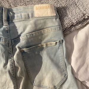 Light blue wash, stretchy fit, 7/10 condition